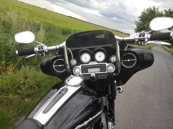HARLEY DAVIDSON FLHX Street Glide - 9
