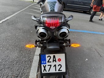 Yamaha FZS 600 Fazer - 9