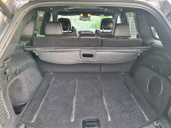 Jeep Grand Cherokee 3.0CRDi 184kW OVERLAND 108tKMM - 9