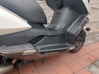 Maxiskútr Kymco Downtown 125 - 9