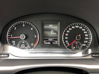 Volkswagen Touran 1,6 TDI 77 KW Panorama Plný servis VW - 9