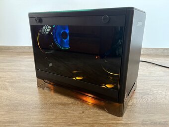 PC: AMD Ryzen 7 3700X + 16GB DDR4 RAM + 250GB SATA SSD - 9