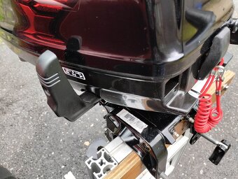 Lodní motor Suzuki 4Ps 4takt - 1A top stav - 9