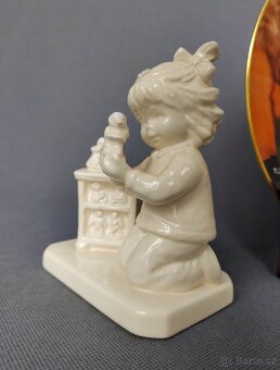 Nádherná sestává figurek a talíře od M.J. Hummel a Goebel - 9