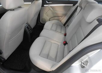 Škoda Octavia 1,6 i 75 kW DIGIKLIMA Serviska benzín - 9