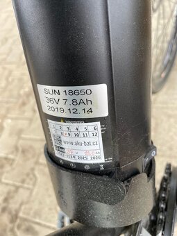 2 x elektrokola + nosič na tažné zařízení (pro 3 kola - 9