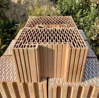 Cihly Heluz Family 50, 44, 38 - 9