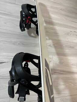 Prodám odlehčený snowboard FTWO 138cm s moderním vázáním. - 9