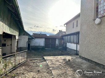 Prodej dvougeneračního RD s hospodářskými budovami v Makově - 9