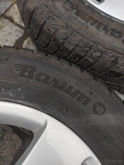 Prodám orig alu 15 škoda Octavia 2 5x112 ET 47 zimní pneu - 9
