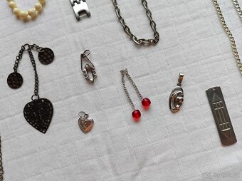 Bižuterie a doplňky. Náramek, řetízek, přívěšky.. - 9