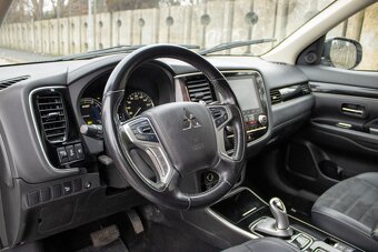Mitsubishi Outlander 2.4l PHEV CVT - 9