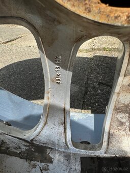 Disky Dezent R18 5x120 - 9