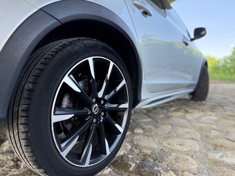Volvo S60 D4 AWD Cross Country (5-válec) - 9