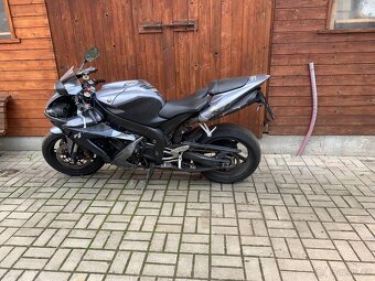 Yamaha YZF R1 - 9