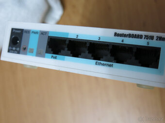 prodám WiFi router Mikrotik RB751U-2HnD s USB ext. ant. - 9