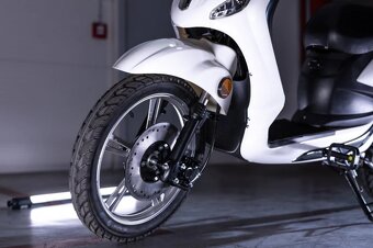 Elektro skútr ViaGo Riga 1kW bez nutnosti řidičského průkazu - 9
