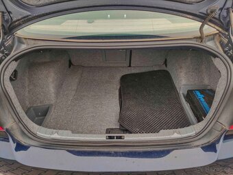 BMW 325i 160 KW,DVOUZONOVÁ KLIMATIZACE, EL.ŠÍBR - 9