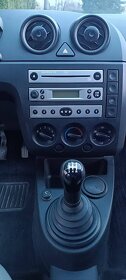Ford Fiesta 1.3 AMBIENTE - 9