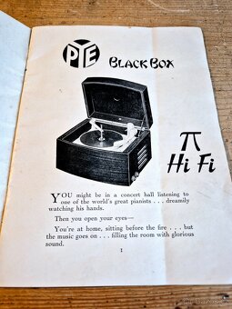Starý elektronkový gramofon PYE Black Box, Anglie, 1955 - 9