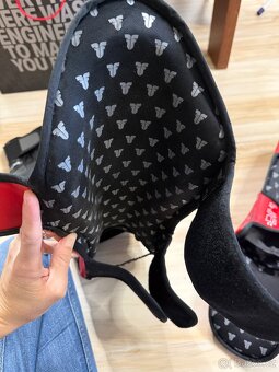 Boxerské rukavice Everlast a chrániče holení a nártů - 9