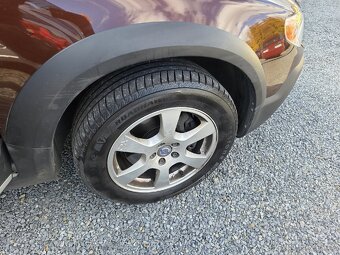 Volvo XC70
2.4 D4 TZ Xenon Kuže249 000 Kč
- 9