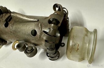 Stará ORIGINAL váza RETRO KUTILKOUSEK ocel sklo RARITA - 9