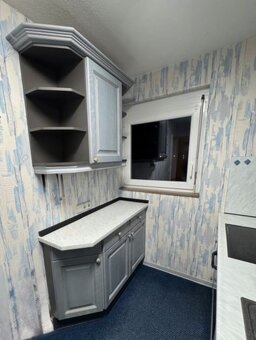 Kuchyně v kouřově modrém odstínu se spotřebiči,5696 - 9