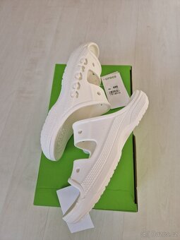 Bílé žabky, pantofle Crocs vel 39 - 9