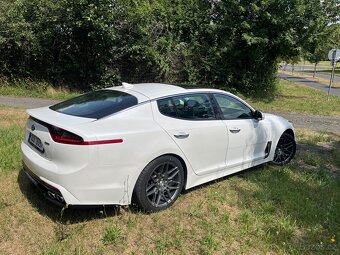Kia Stinger - 9