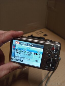 FUJIFILM. FINEPIX F80 EXR - 9