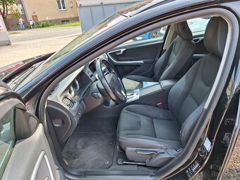 Volvo V60 2.0d 120KW D3 Servisní kniha - 9