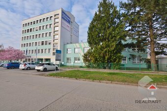 Nabízíme k pronájmu kancelář (1 místnost) o výměře 33 m2, ob - 9