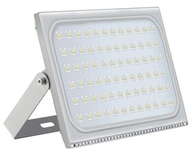 NOVÝ venkovní LED reflektor (světlo, halogen). - 9