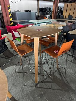 Zasedací stoly s židlemi, různé druhy a velikosti - 9