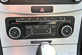 Volkswagen Passat 2.0TDI 125KW DSG 4x4 Highline 12/10 - 9