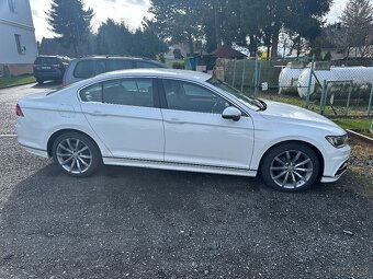 VW Passat 2018 2.0 TDi 110kw HIGHLINE R line packet - 9