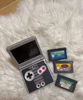 Nintendo GameBoy Advance SP - 9