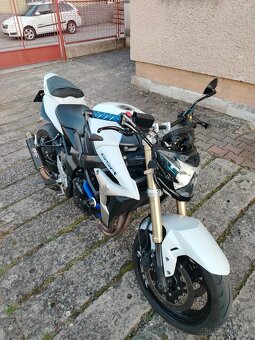 Suzuki gsr 750 - 9