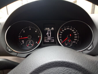 VW Golf 6, 1,6 TDi 77kW - 9