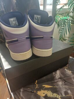 Nike Air Jordan 1 Mid - 9