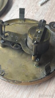 Kartelove hodiny - 9