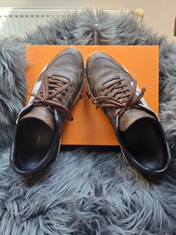 Louis Vuitton- Run Away Sneakers velikost 44,5 - 9