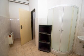 Pronájem kancelářského zázemí se sklady – 292 m² - 9