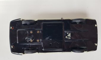 Staré hračky TATRA 603 a závodné auto ITES lietadlo akro - 9