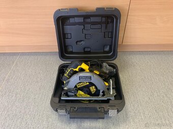 Okružní pila Stanley FatMax FME301 - 9