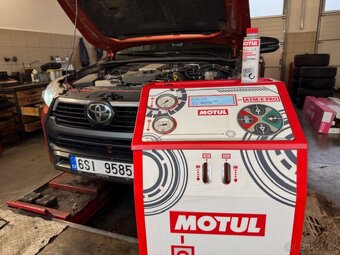 Toyota Hilux Invicible 2,8 - 9