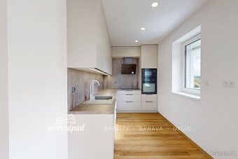 PRONÁJEM: EXKLUZIVNÍ LUXUSNÍ BYT 4+KK (90 M²) S OBROVSKOU TE - 9
