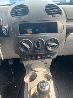 VW New Beatle 2.0i 85kw manuál Výhřev - 9