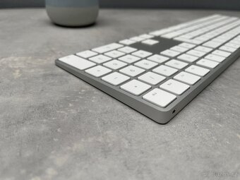 Apple Magic Keyboard s číselnou klávesnicí - česká A1843 - 9